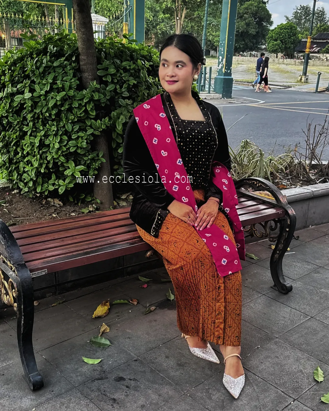 Kebaya bludru