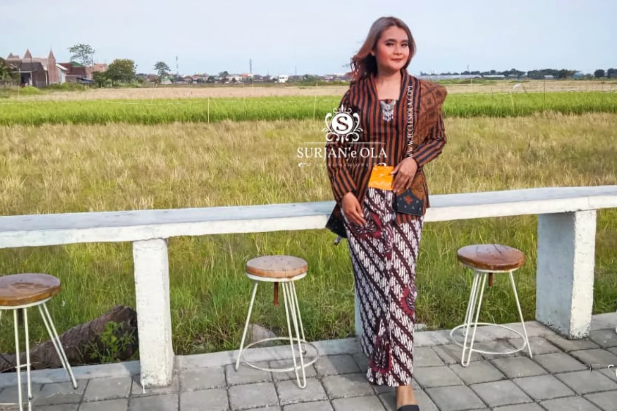 Kebaya Lurik: Pesona Busana Tradisional Jawa yang Tak Lekang oleh Waktu